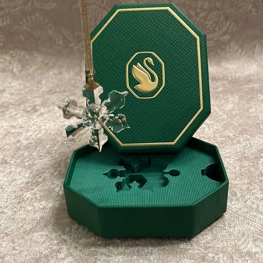 Brand New Swarovski White Crystal Little Snowflake Ornament Christmas Decoration